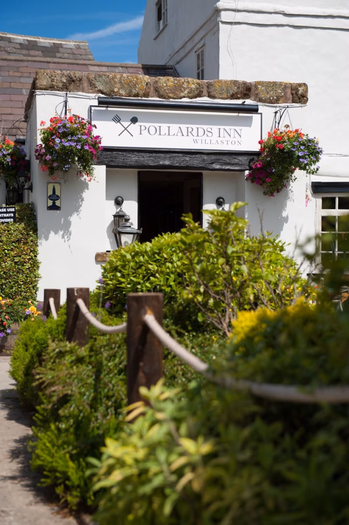 The entrance to Pollards Inn, Willaston